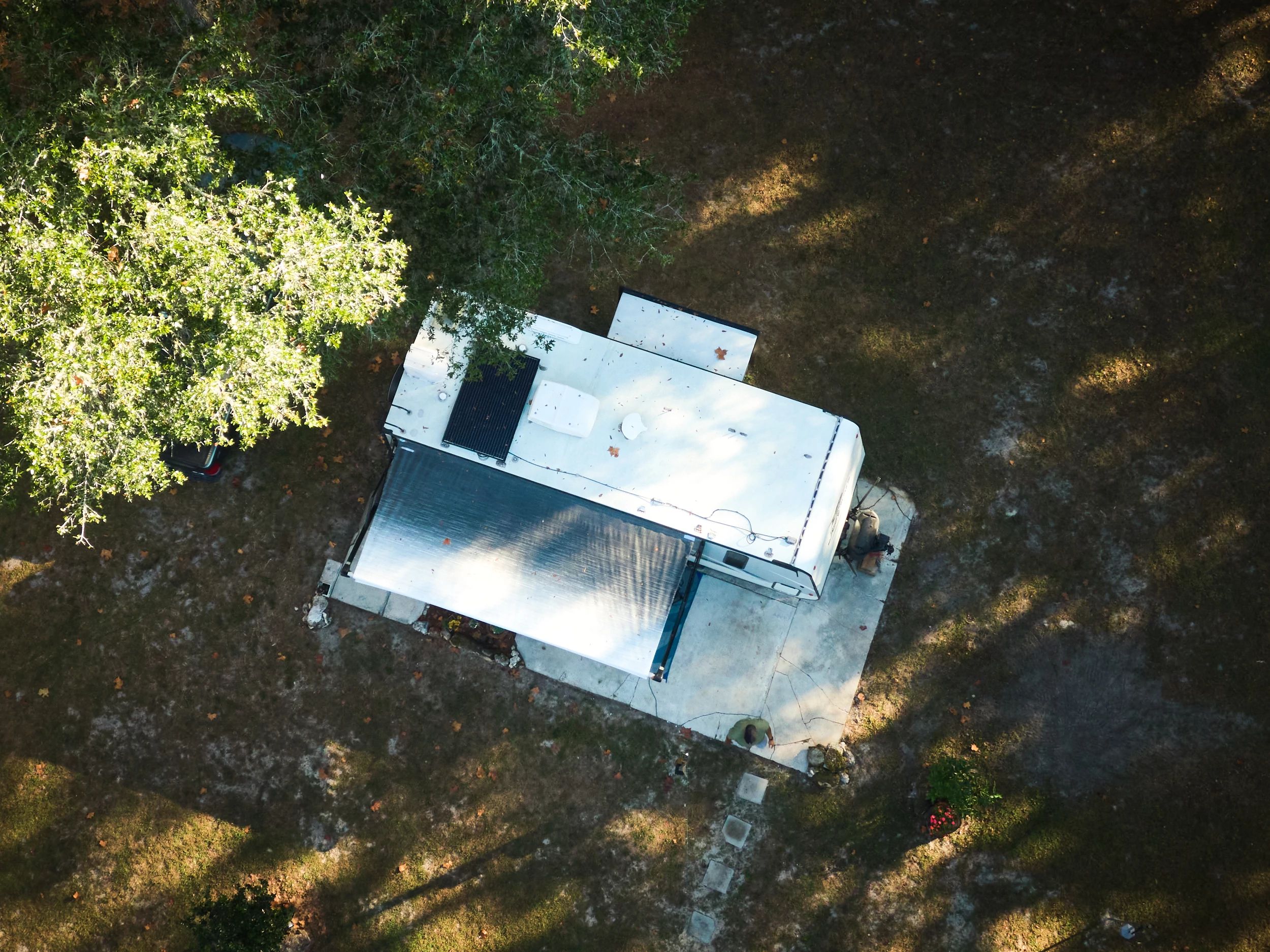 The McMillan's Jayco Jay Feather with solar panels on the roof 