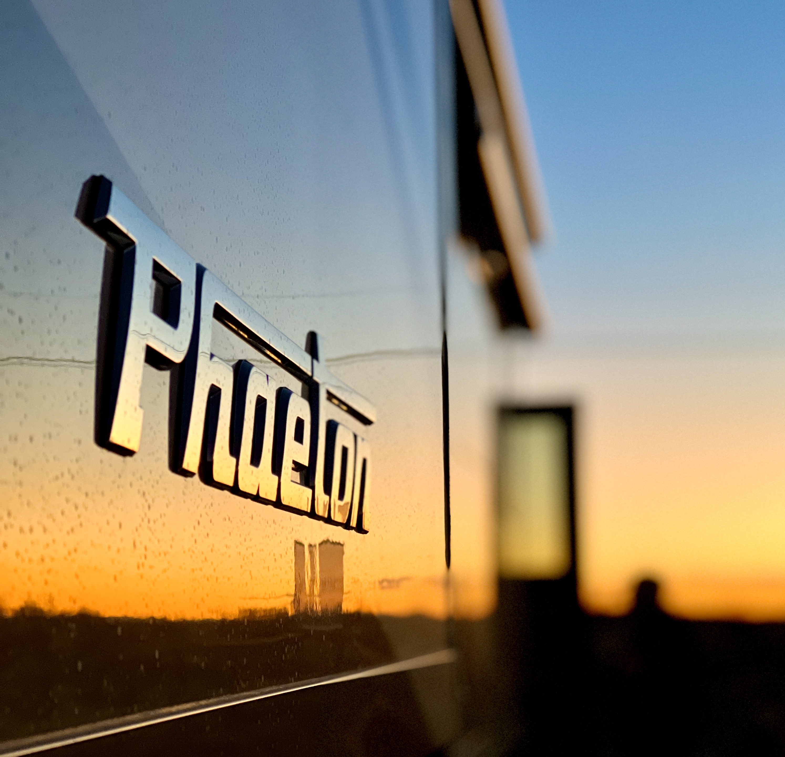 picture of LAURA GEORGIEFF's Tiffin Phaeton logo