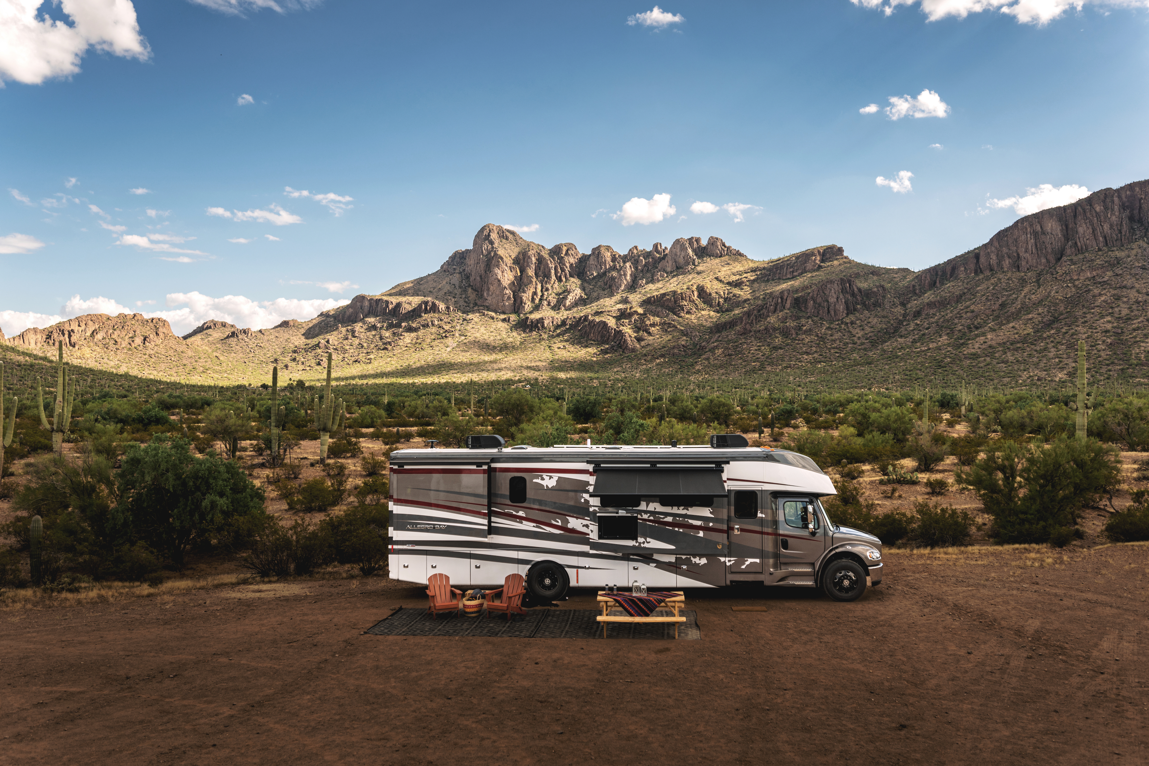 A Tiffin Allegro Bay boondocking in Arizona 