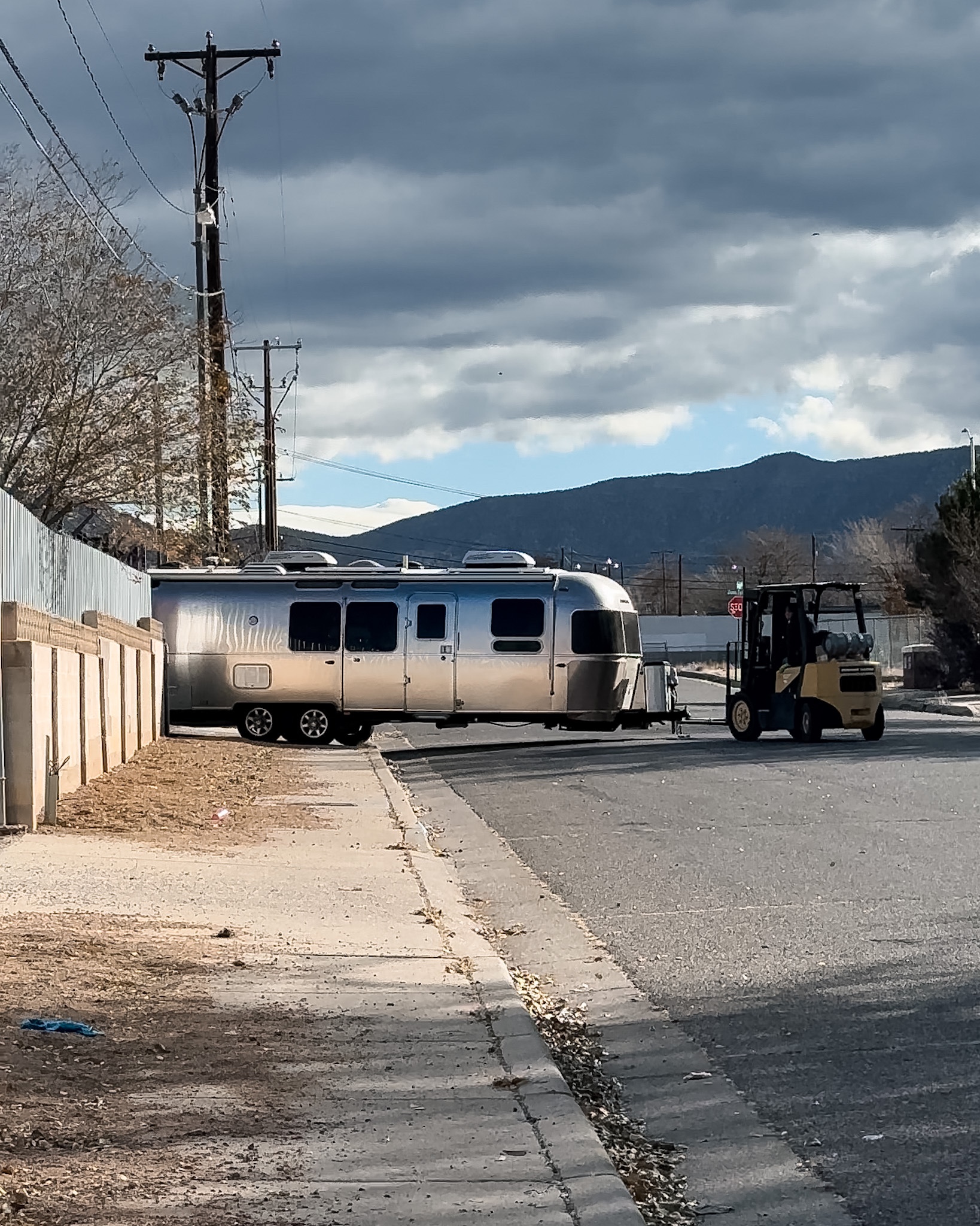 Karen and Lenny Blue family - Airstream Flying Cloud - towing