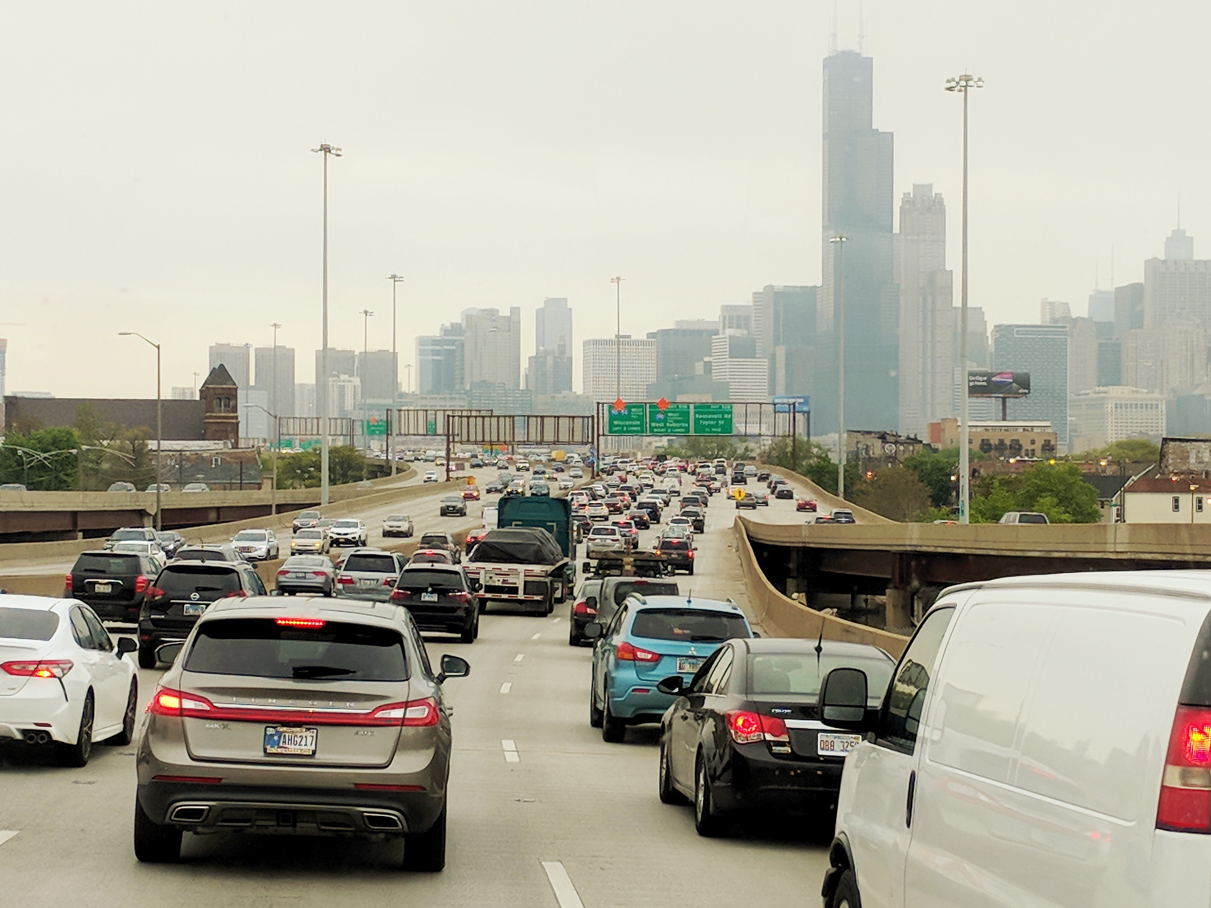 Rush hour traffic on a freeway in Chicago.