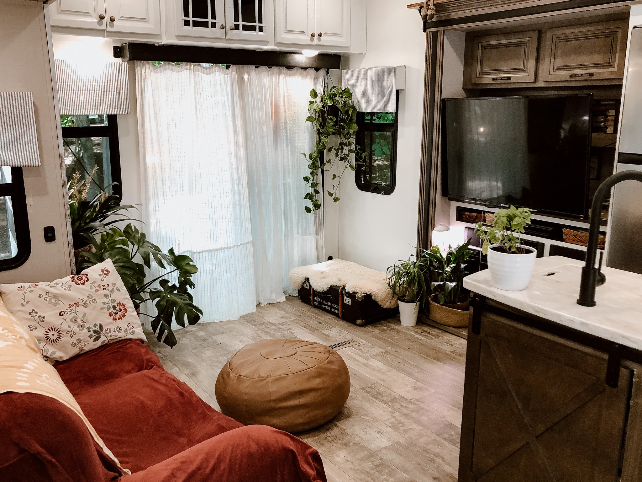 Bibi Barringer's KZ Durango Gold living room area
