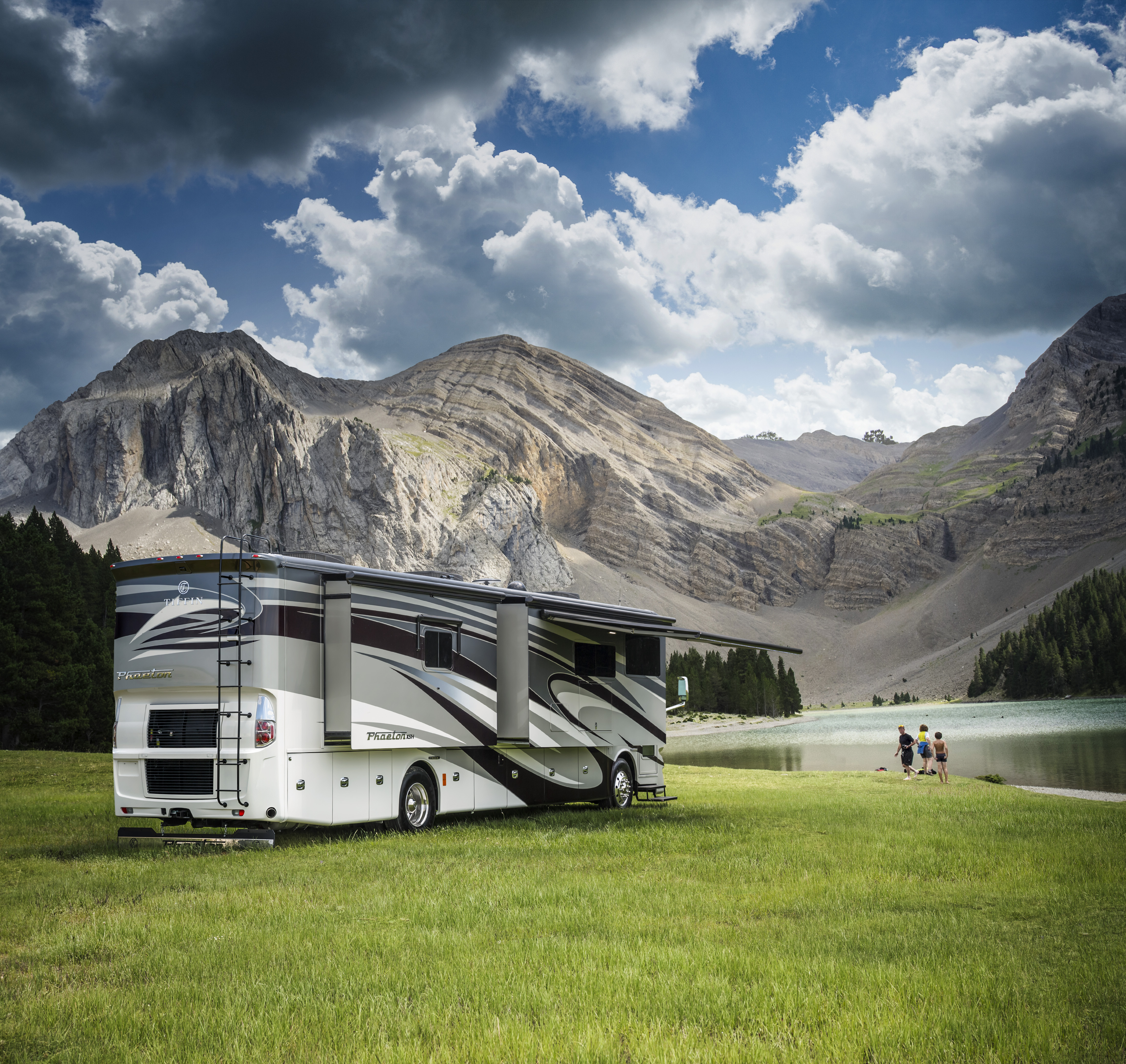 Tiffin Luxury Motorhomes & Coaches - THOR Industries - THOR Industries
