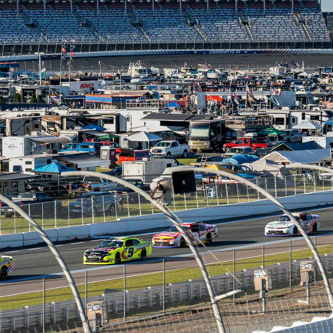 Arizona Rv Racetrack Reasons to Spend Race Weekend in an RV - THOR Industries - THOR Industries