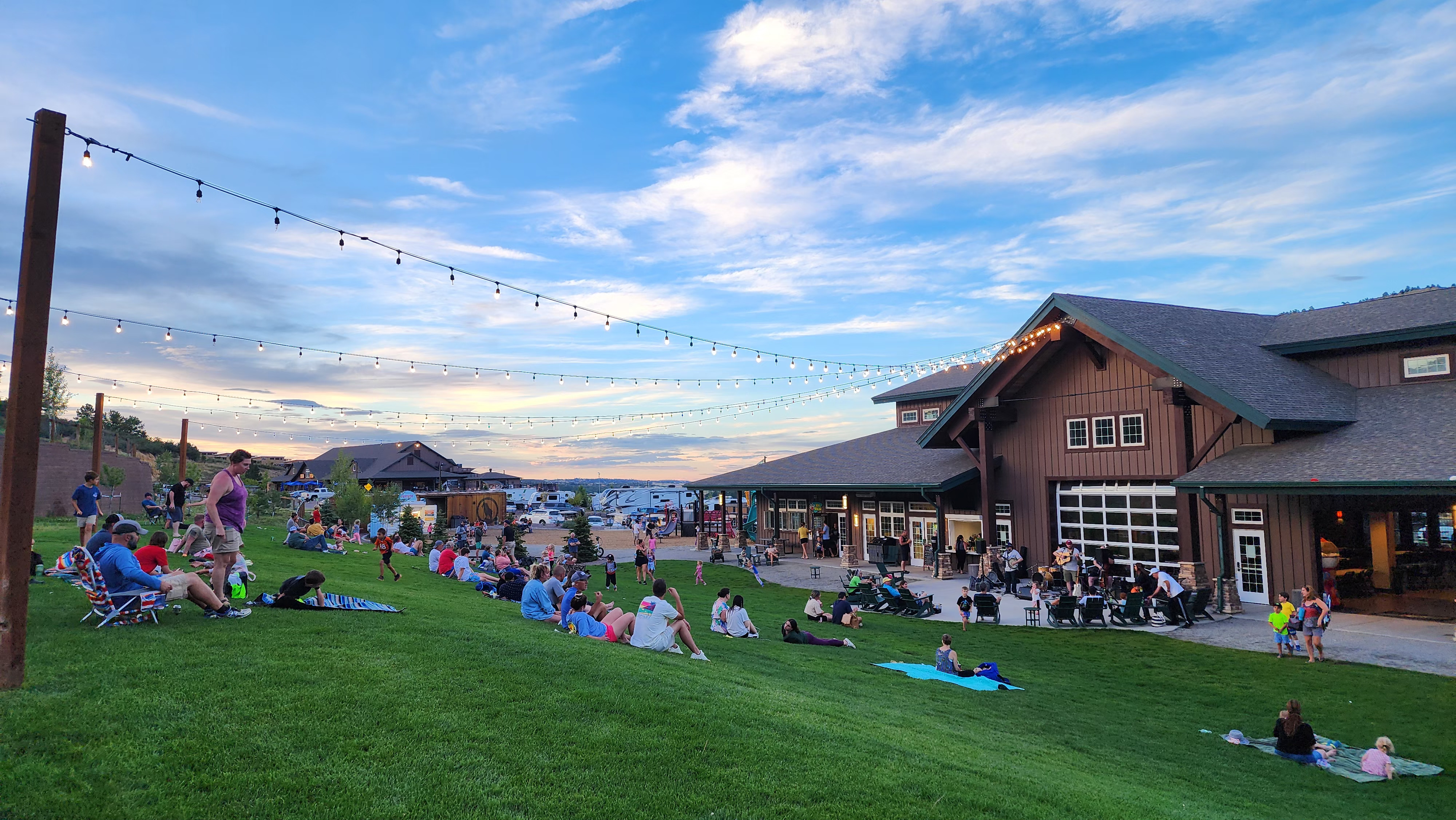 A live music show at a pavilion. 