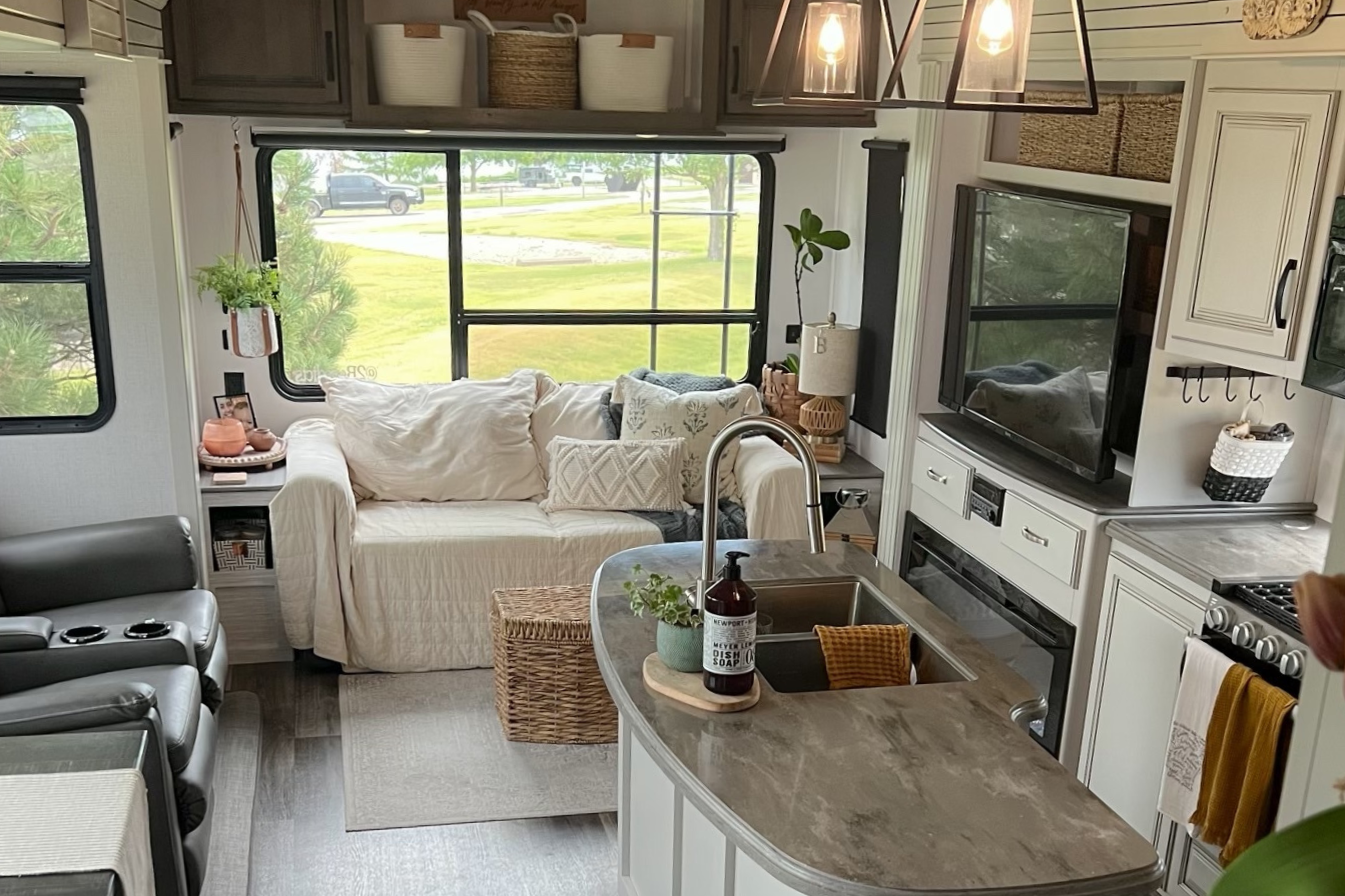 Donny and Tammy Benedict's Keystone Cougar.