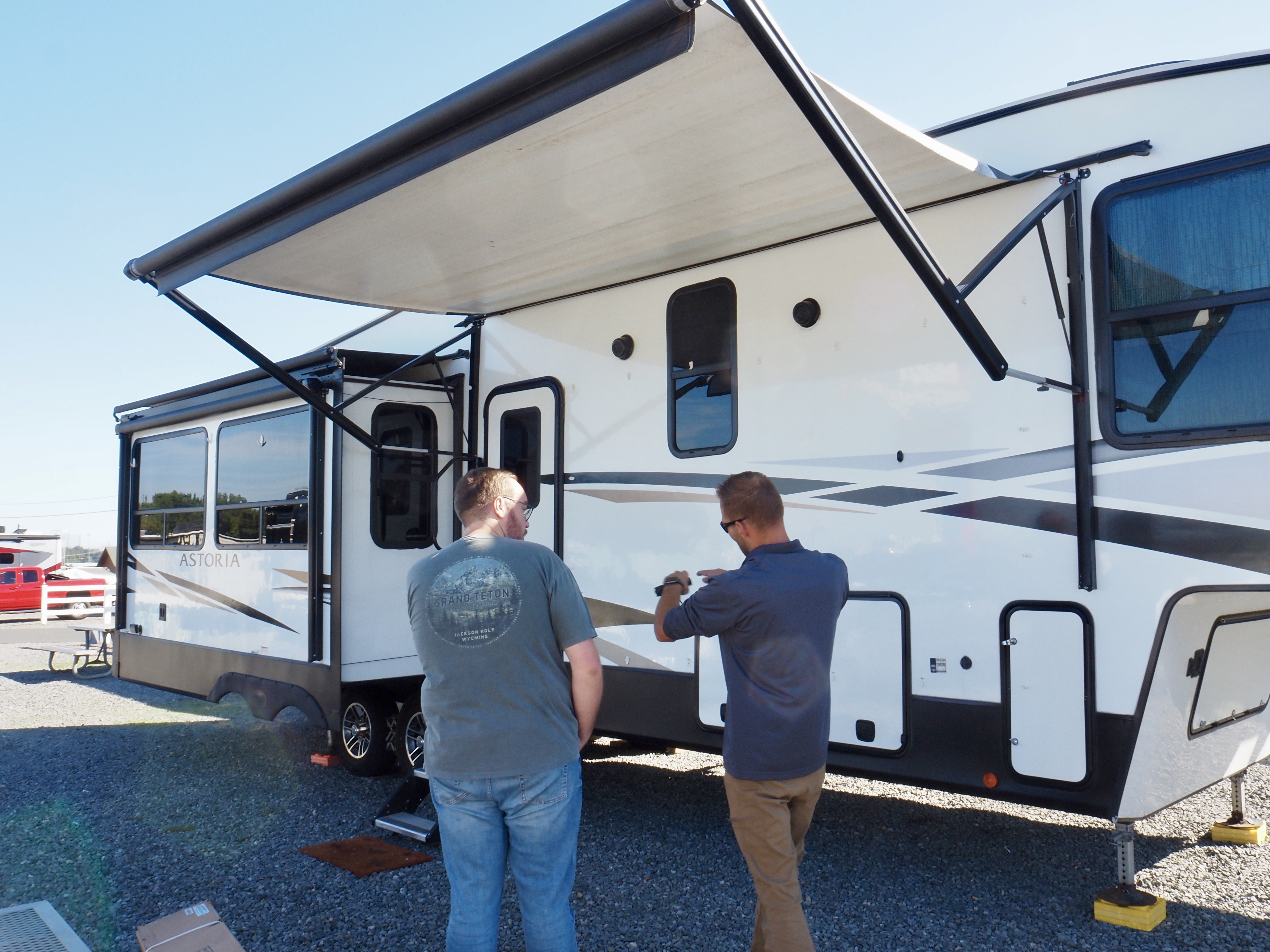 A THOR's mobile RV repair technician chatting with Bailey Damberg in front of his RV 