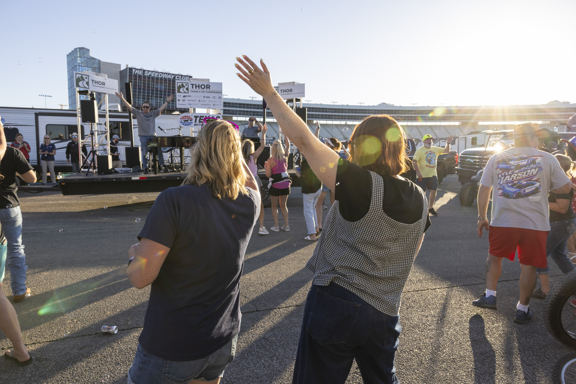 Two women dancing at the THOR camper party at Texas Motor Speedway with dueling pianos