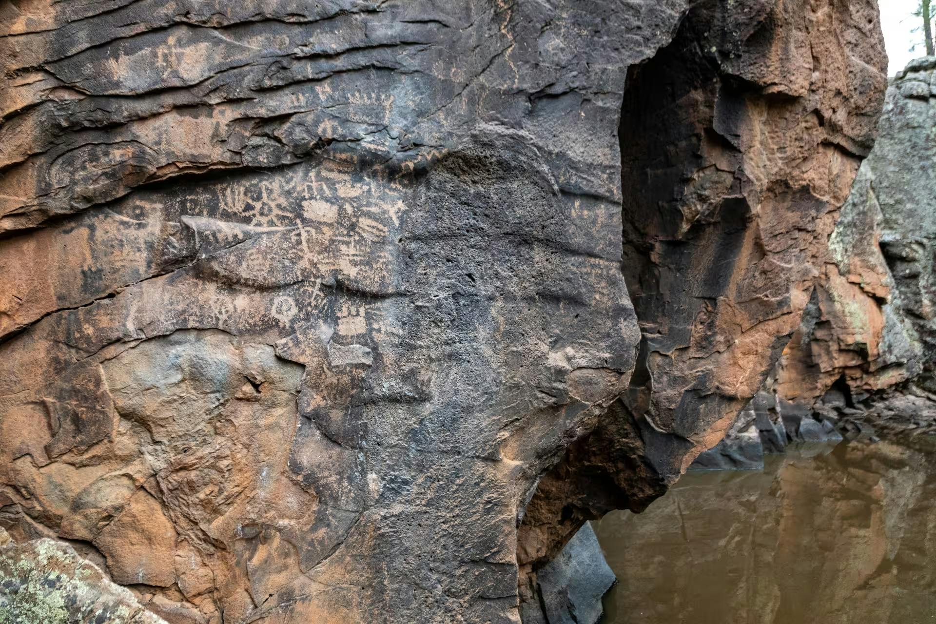  photo of hieroglyphs in kaibab national forest taken by jeff poe