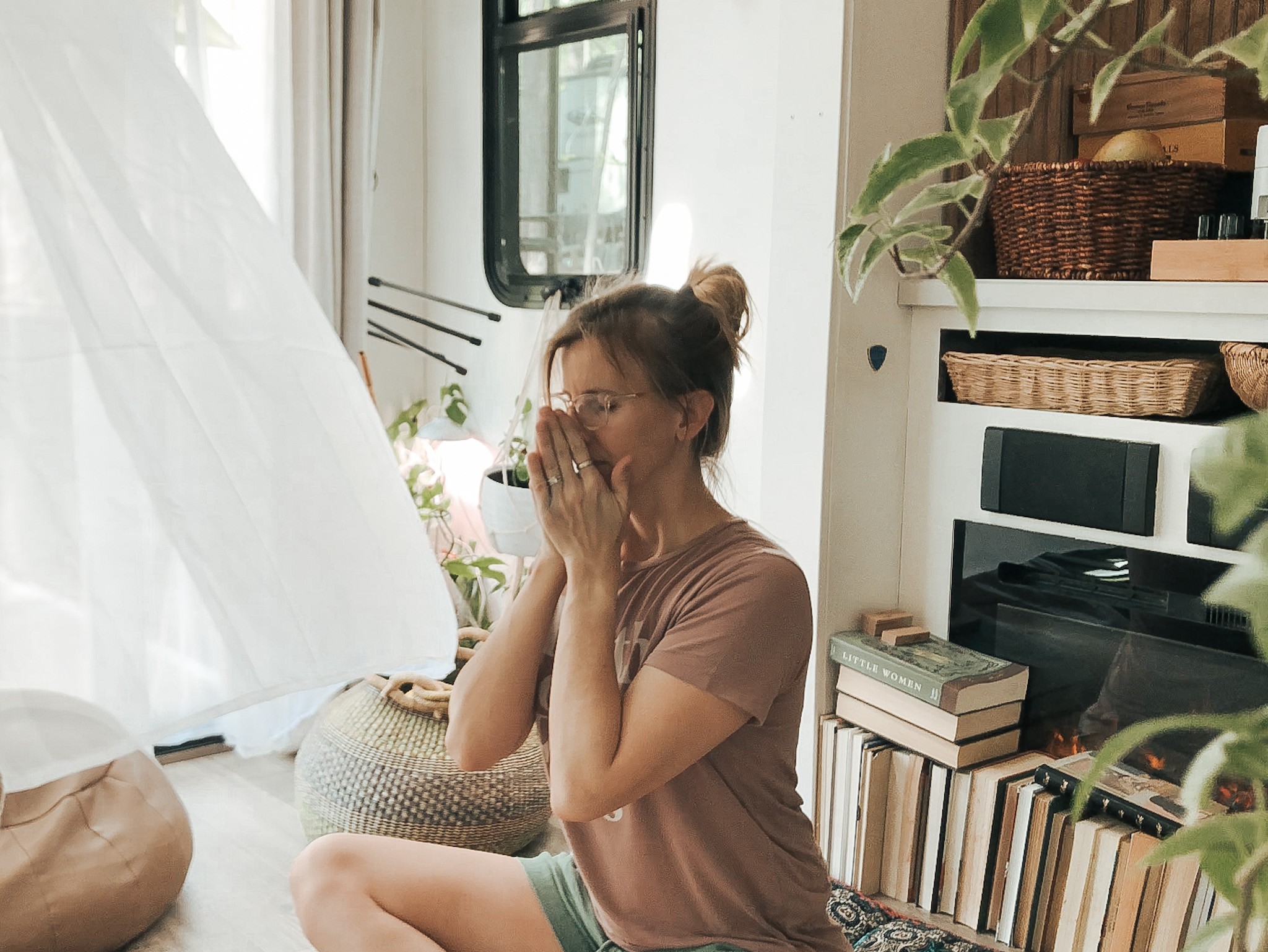 Bibi BARRINGER doing yoga to practice self care