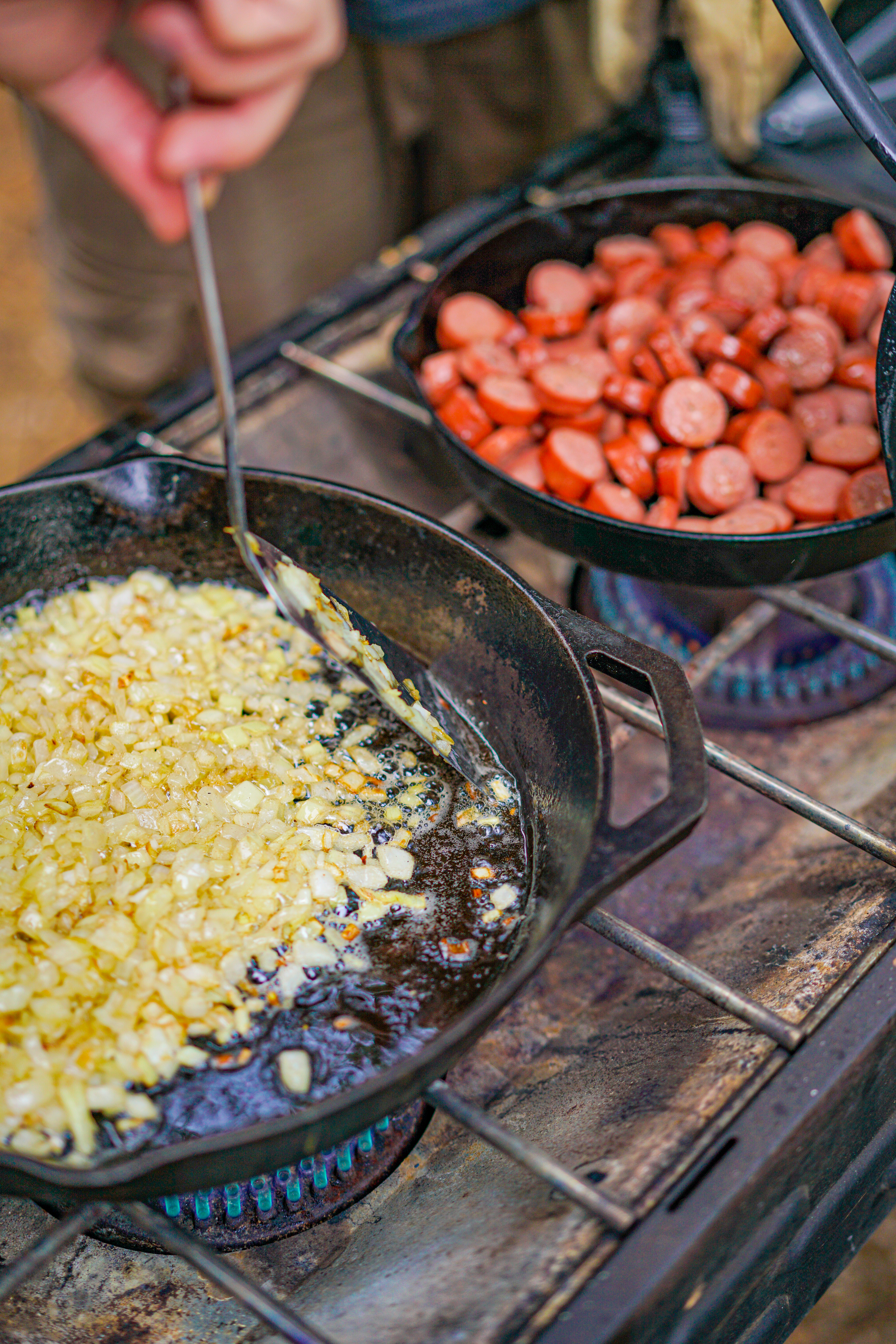 Cooking food in a dutch oven outside