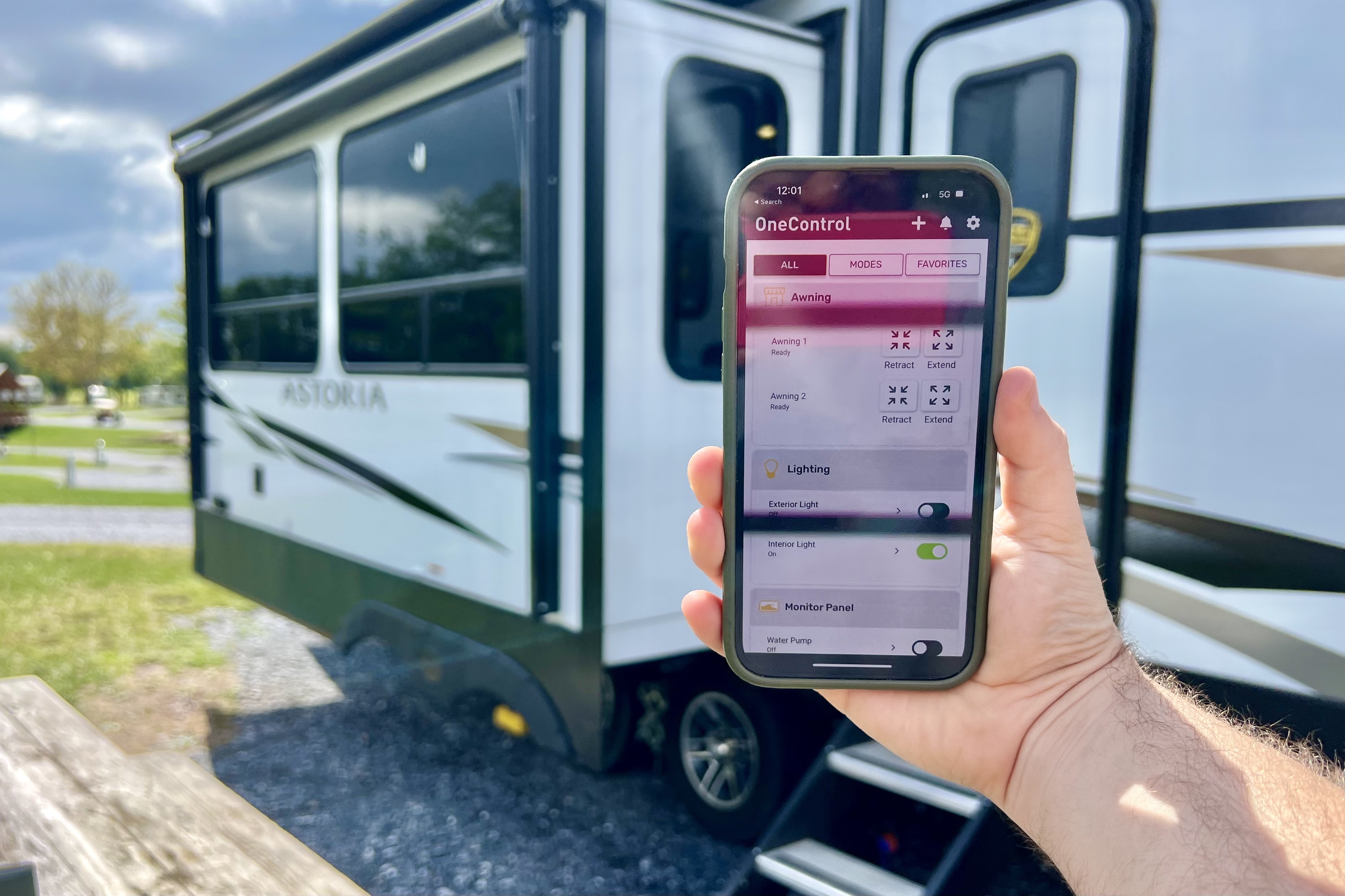 Bailey and Nicole Damberg's Dutchmen Astoria with SoloONE Command System