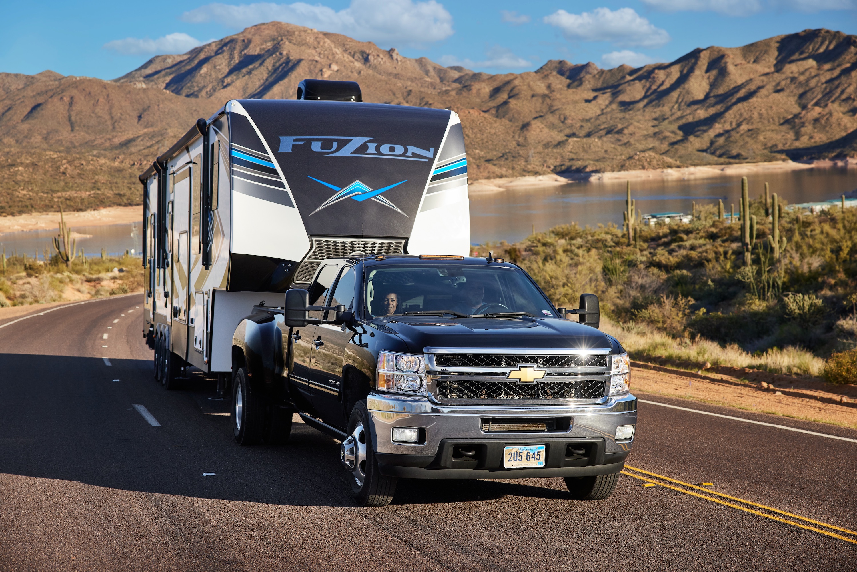 Robin and Warren tow their Keystone Fuzion.