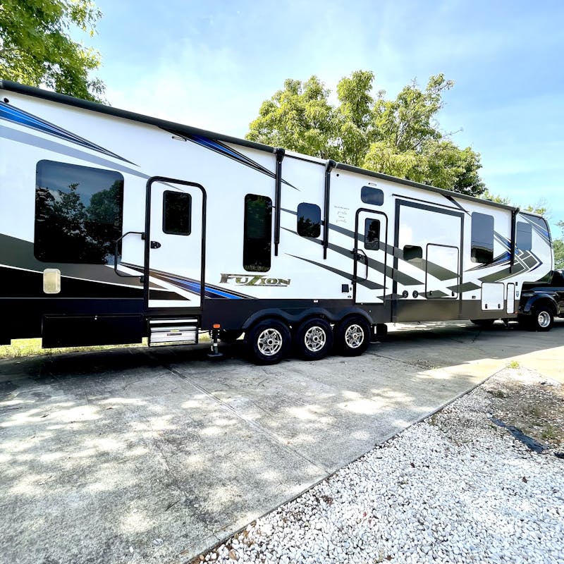Robin and Warren Baxter's rv parked in their son's driveway