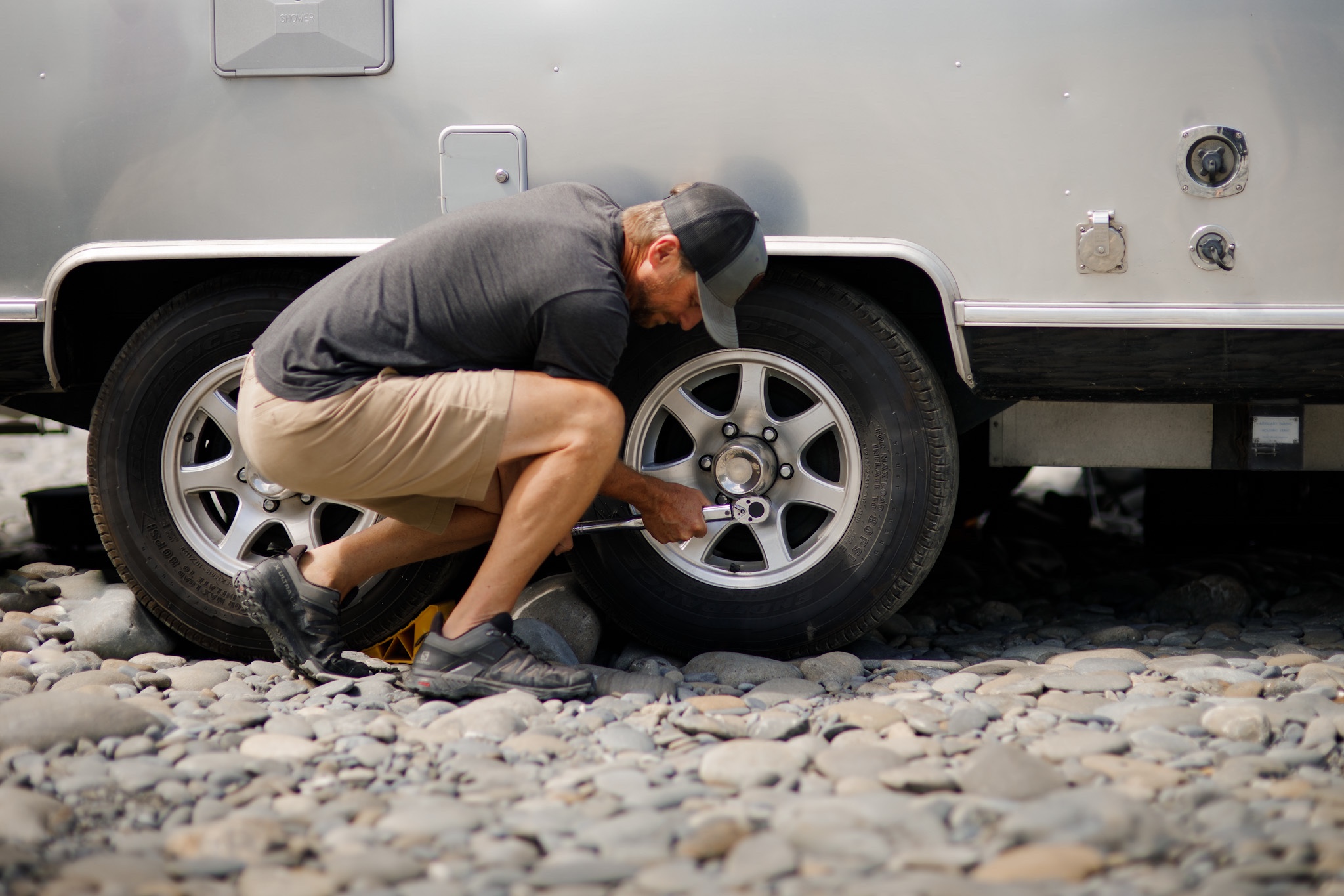 Karen and Lenny Blue family - Airstream Flying Cloud - exterior maintenance 